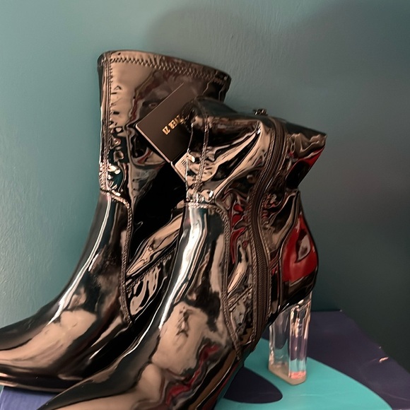 Ankle Boots - Picture 1 of 3